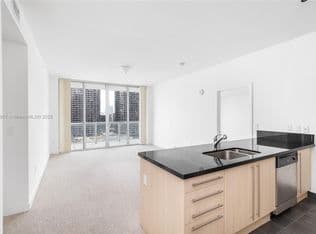 2+1 Condo — 1111 SW 1st Ave APT 2423, Miami, 33130