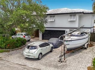 4+1 Müstakil ev — 2216 NE 18th Ave, Wilton Manors, 33305