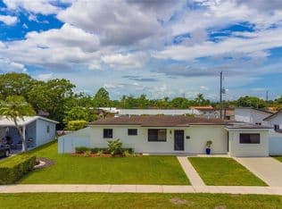 3+1 Müstakil ev — 4212 SW 98th Ave, Miami, 33165