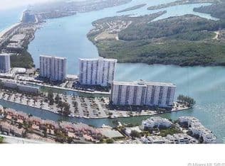 2-bedroom Condo — 300 Bayview Dr APT 207, Sunny Isles Beach, 33160