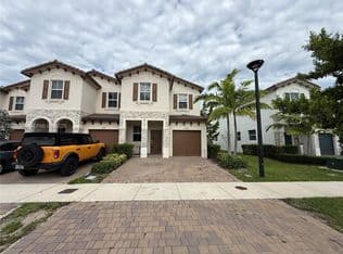 4-bedroom Townhouse — 12856 NW 22nd Pl #12856, Miami, 33167