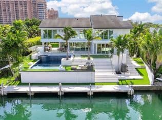 6-bedroom Single-Family Home — 6819 Sunrise Pl, Coral Gables, 33133