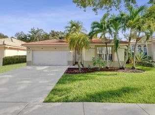 4-bedroom Single-Family Home — 14003 N Cypress Cove Cir, Davie, 33325