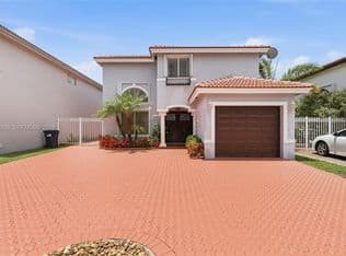 4-bedroom Single-Family Home — 15652 SW 91st Ln, Miami, 33196