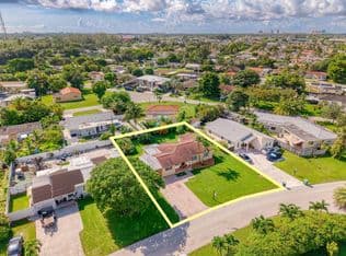 4+1 Müstakil ev — 3435 SW 73rd Avenue Rd, Miami, 33155
