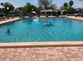 2+1 Condo — 701 Three Islands Blvd APT 409, Hallandale, 33009