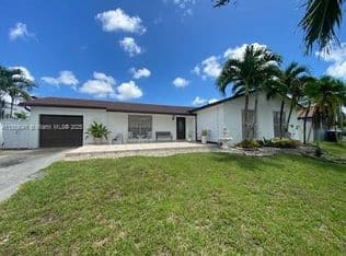 4-bedroom Single-Family Home — 25931 SW 130th Ave, Homestead, 33032