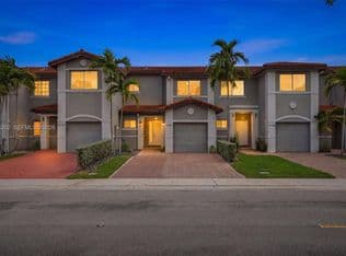 2-bedroom Townhouse — 12941 SW 29th St, Miramar, 33027