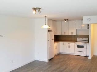 1+1 Condo — 15205 6th Ave APT D204, Miami, 33162