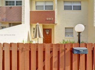 3-bedroom Townhouse — 6813 NW 29th Ave #1, Fort Lauderdale, 33309