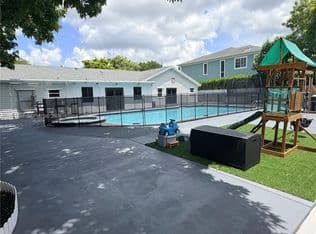4+1 Müstakil ev — 15042 SW 149th St, Miami, 33196