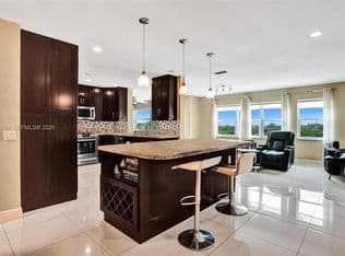 3-bedroom Condo — 215 SE 3rd Ave APT 501C, Hallandale Beach, 33009