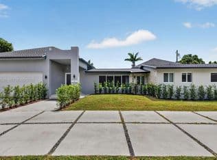 4-bedroom Single-Family Home — 11811 SW 82nd Rd, Miami, 33156