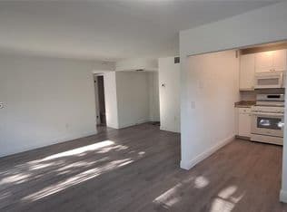 2-bedroom Condo — 4990 E Sabal Palm Blvd APT 202, Tamarac, 33319