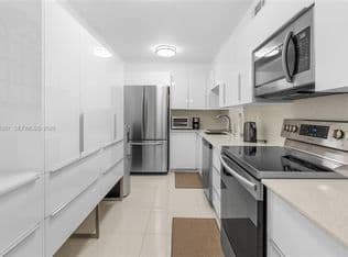 2-bedroom Condo — 1849 S Ocean Dr APT 212, Hallandale Beach, 33009