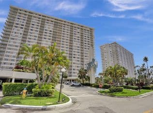 2+1 Condo — 300 Bayview Dr #Penthouse 10, Sunny Isles Beach, 33160