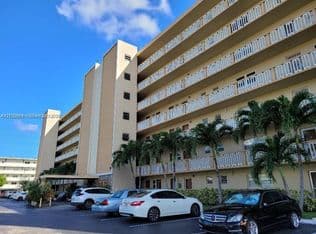 2+1 Condo — 319 NE 14th Ave APT 607, Hallandale, 33009