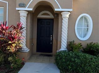 4-bedroom Townhouse — 1043 SE 23rd Ave, Homestead, 33035