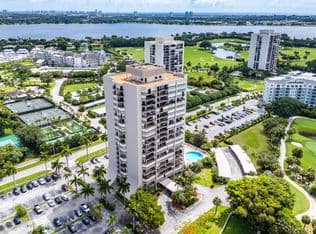 1-bedroom Condo — 2425 Presidential Way #Ph5, West Palm Beach, 33401