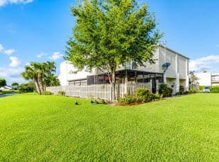2+1 Townhouse — 1608 Shaker Circle Circle, Wellington, 33414