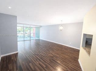 1-bedroom Condo — 1780 191st St #210-2, Miami, 33179