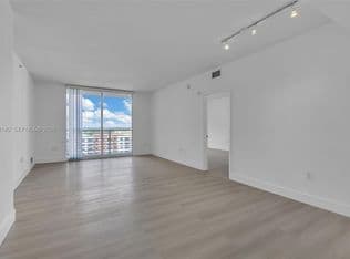 2-bedroom Condo — 18800 NE 29th Ave #Lp1022, Miami, 33180