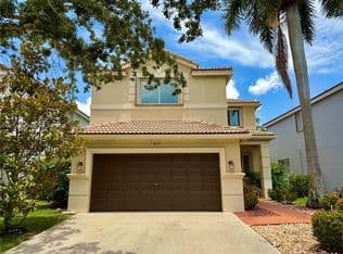 4-bedroom Single-Family Home — 477 Fishtail Ter, Weston, 33327