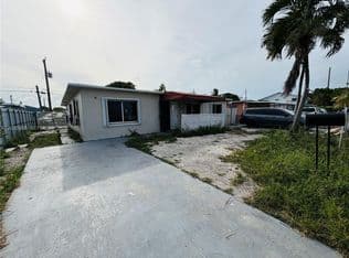 4-bedroom Single-Family Home — 1550 E 10th Ave, Hialeah, 33010