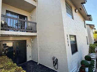 4+1 Townhouse — 8408 NW 8th St #8408, Miami, 33126