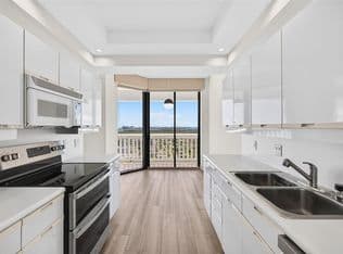 2+1 Condo — 2000 Island Blvd APT 3008, Aventura, 33160