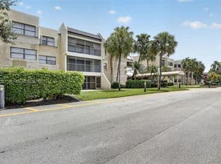 2+1 Condo — 220 Lakeview Dr APT 210, Fort Lauderdale, 33326