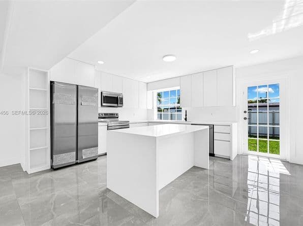 5-bedroom Single-Family Home — 4040 SW 108th Ave, Miami, FL 33165