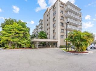 1-bedroom Condo — 1831 NE 38th Street #410, Oakland Park, 33308
