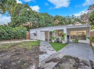 2+1 Müstakil ev — 14140 NE 10th Ave, North Miami, 33161