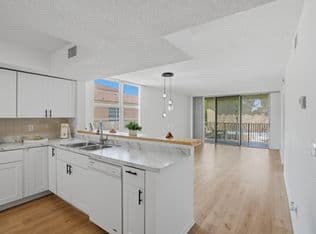 2+1 Condo — 8296 NW 24th Street #8296, Pompano Beach, 33065