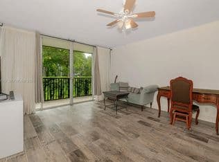 1+1 Condo — 3401 N Country Club Dr APT 117, Aventura, 33180