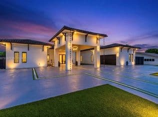 5+1 Müstakil ev — 320 SW 125th Ave, Miami, 33184