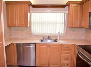 2-bedroom Condo — 9300 Sunrise Lakes Blvd APT 208, Sunrise, 33322