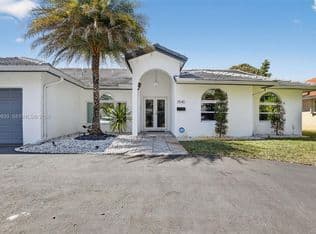 4+1 Müstakil ev — 3540 N Park Rd, Hollywood, 33021
