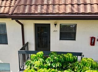 2-bedroom Condo — 7214 Golf Colony Court #205, Lake Worth, 33467