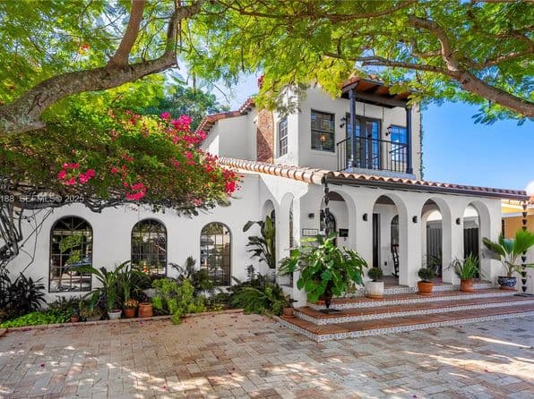 3+1 Müstakil ev — 1650 SW 16th St, Miami, FL 33145