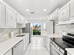 2+1 Condo — 13782 Vía Flora #C, Delray Beach, 33484