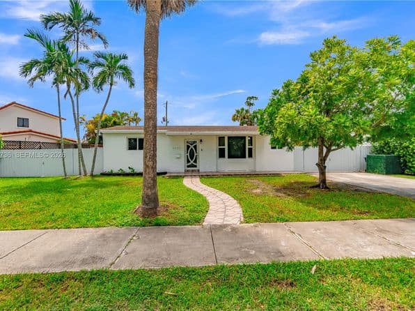 2-bedroom Single-Family Home — 9450 SW 25th Dr, Miami, FL 33165