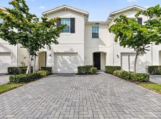 3-bedroom Townhouse — 4168 Lagoon Shore Drive, Lake Worth, 33467