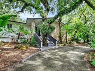 5-bedroom Single-Family Home — 6565 SW 134th Dr, Pinecrest, 33156