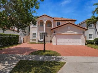 5-bedroom Single-Family Home — 6114 SW 158th Psge, Miami, 33193