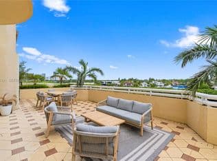 2+1 Condo — 20191 E Country Club Dr APT 407, Aventura, 33180