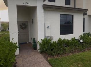 3-bedroom Townhouse — 23242 SW 127th Ct, Miami, 33170