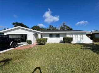 4-bedroom Single-Family Home — 4421 NW 12th Ct, Fort Lauderdale, 33313