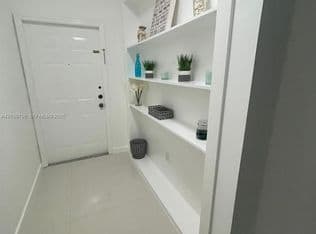 1+1 Townhouse — 3255 NE 184th St APT 12114, Aventura, 33160